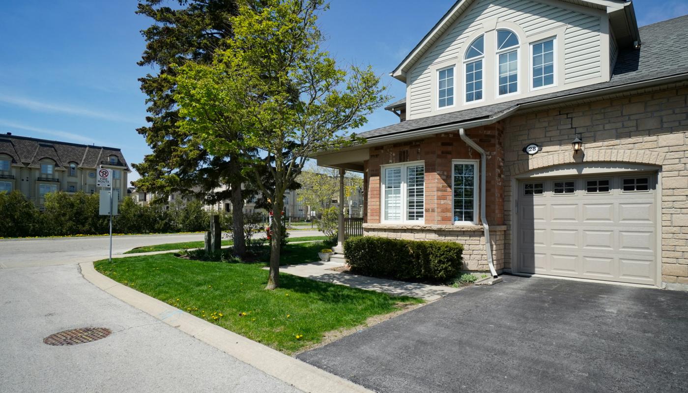 JUST SOLD IN OLD OAKVILLE!!